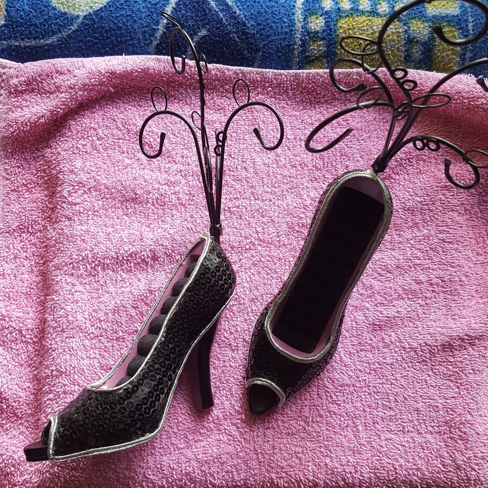 2 Jewelry Holders